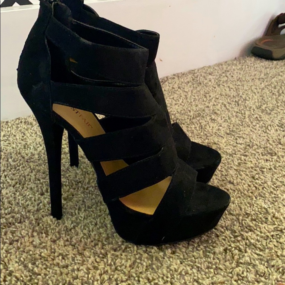 Black heels size 8